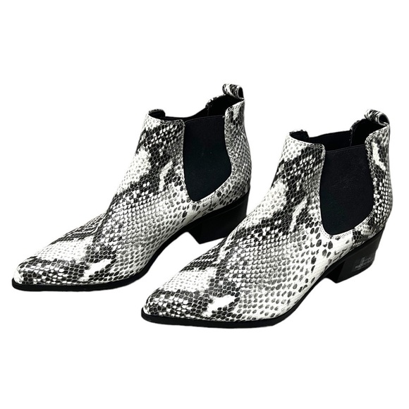 Blondo Emelia Waterproof Chelsea Bootie Black White Snake Print Leather - Size 6 - Picture 4 of 14